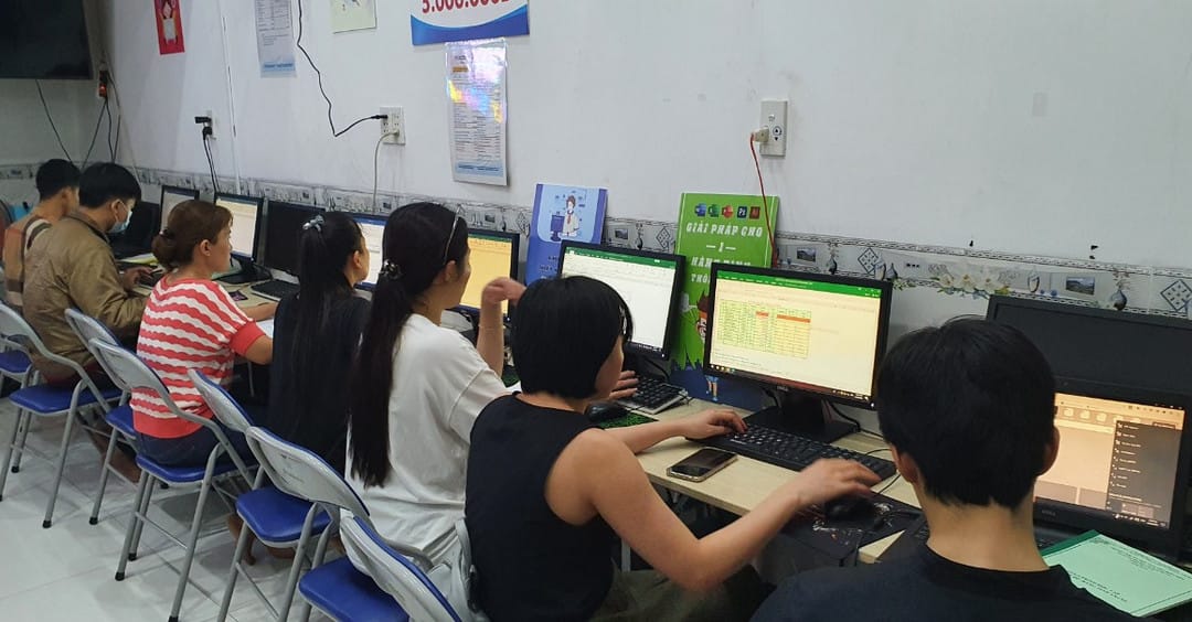 học tin học cấp tốc cho người đi làm