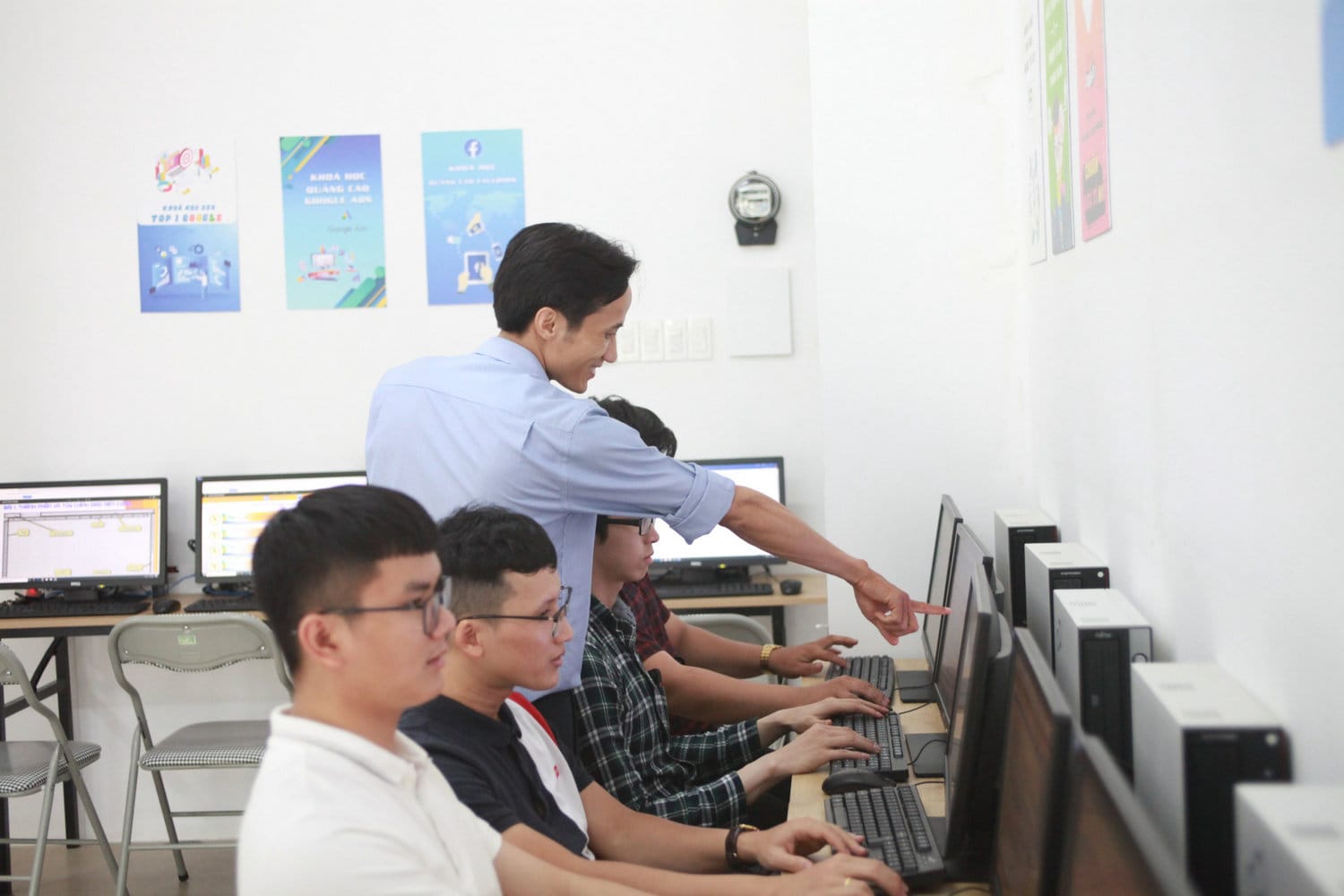 học sử dụng máy vi tính văn phòng