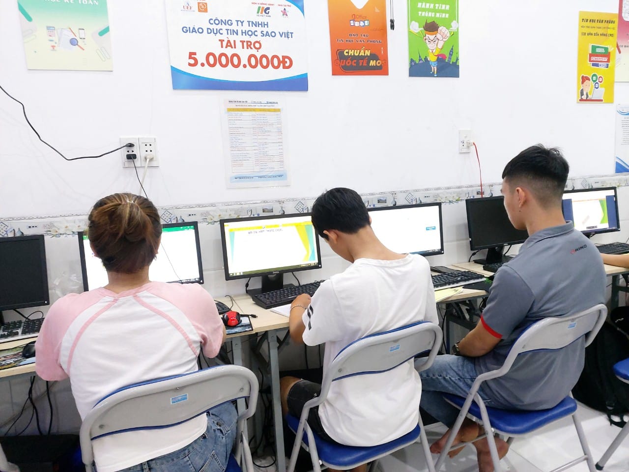 học máy tính văn phòng tại Quận 2