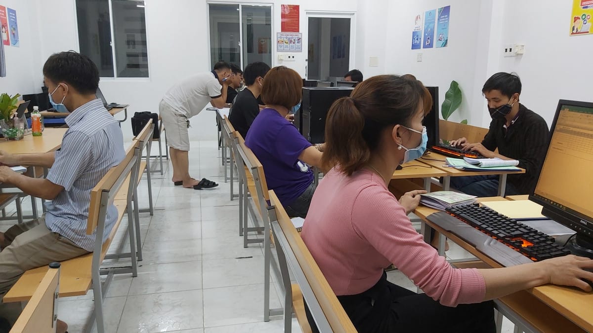 lớp học tin học văn phòng ở Bình Dương
