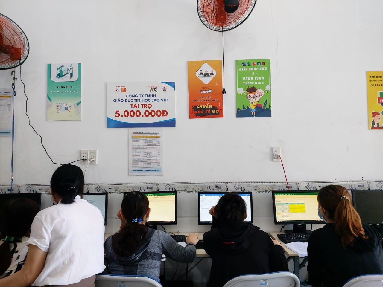 khóa học MOS ở Bình Dương