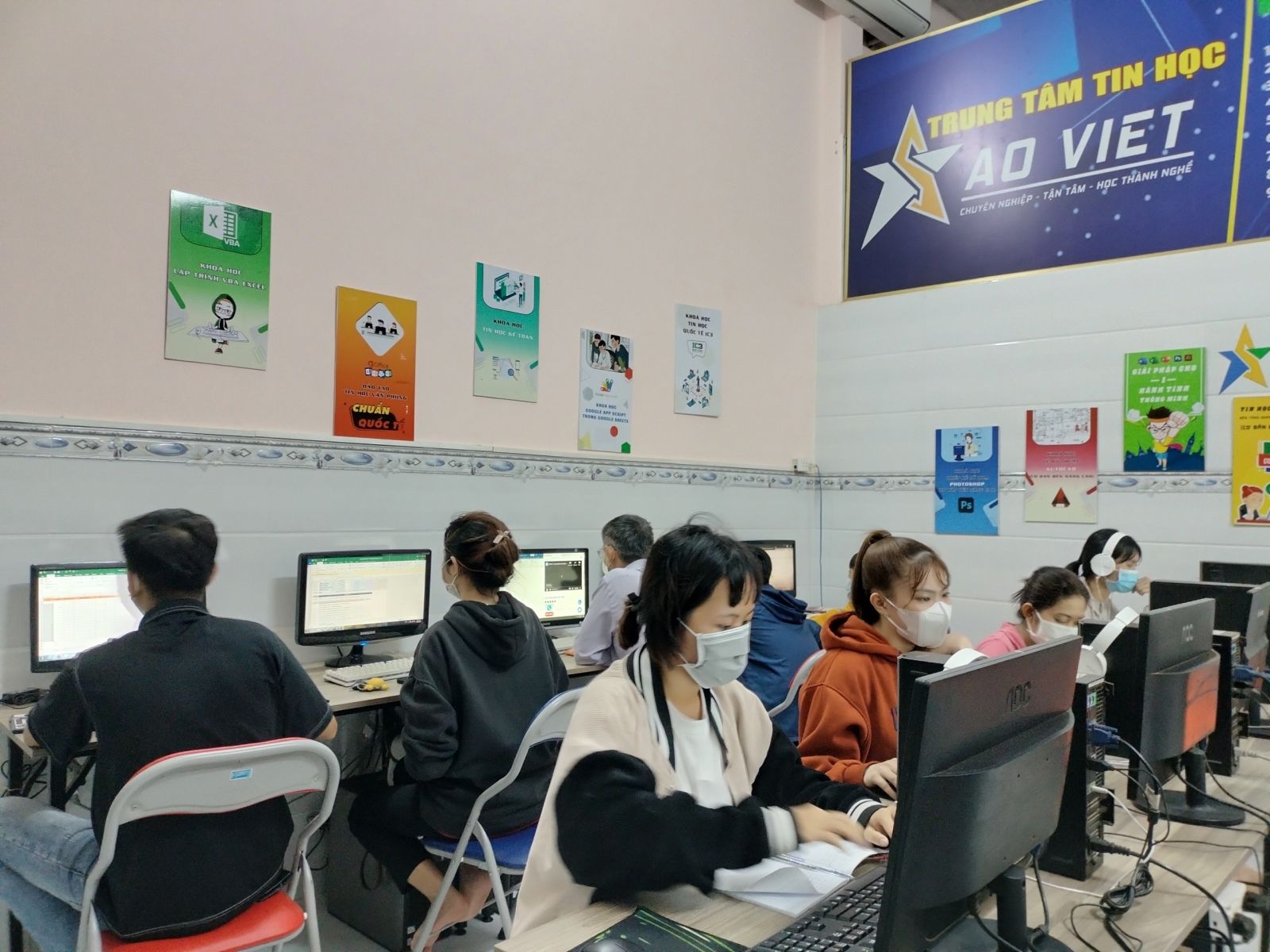 hình ảnh trung tâm Tin Học Sao Việt