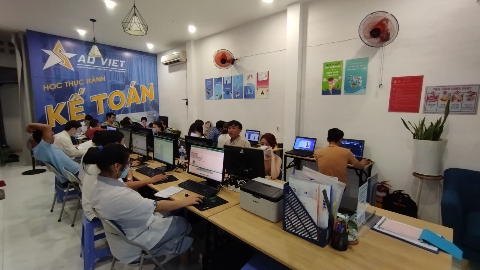 hình ảnh trung tâm Tin Học Sao Việt