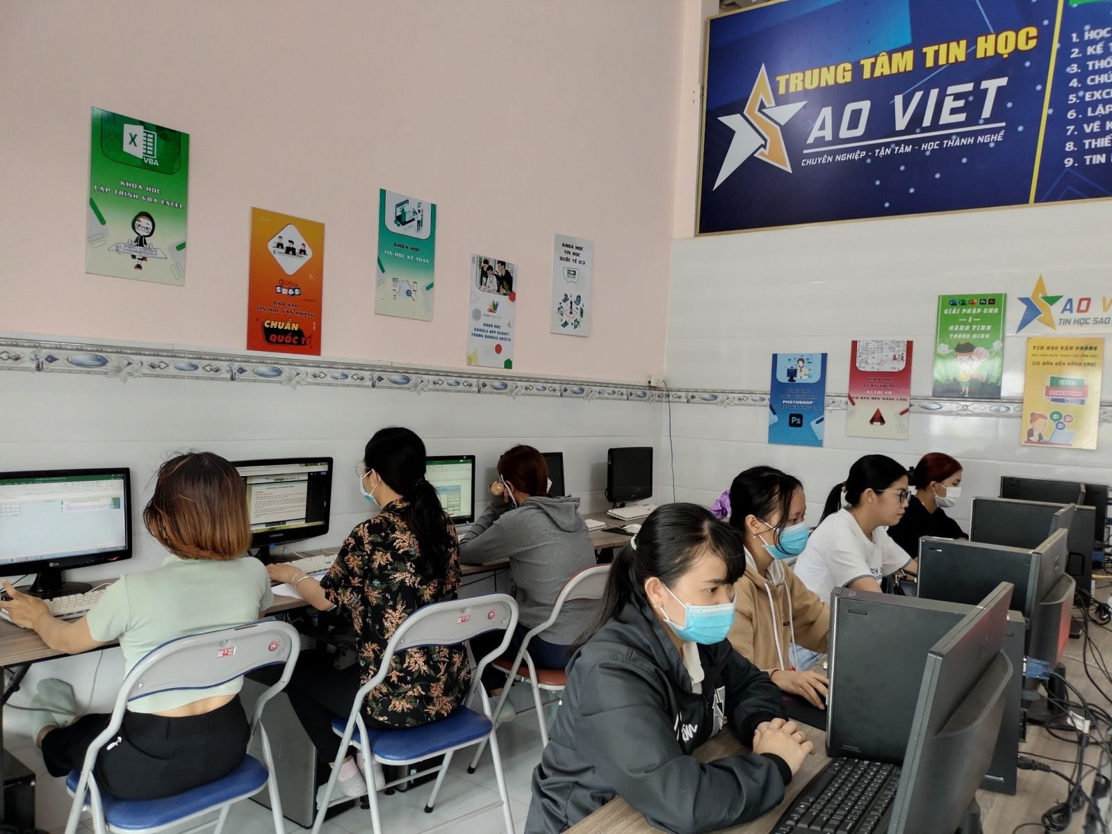 hình ảnh trung tâm tin học sao việt 3