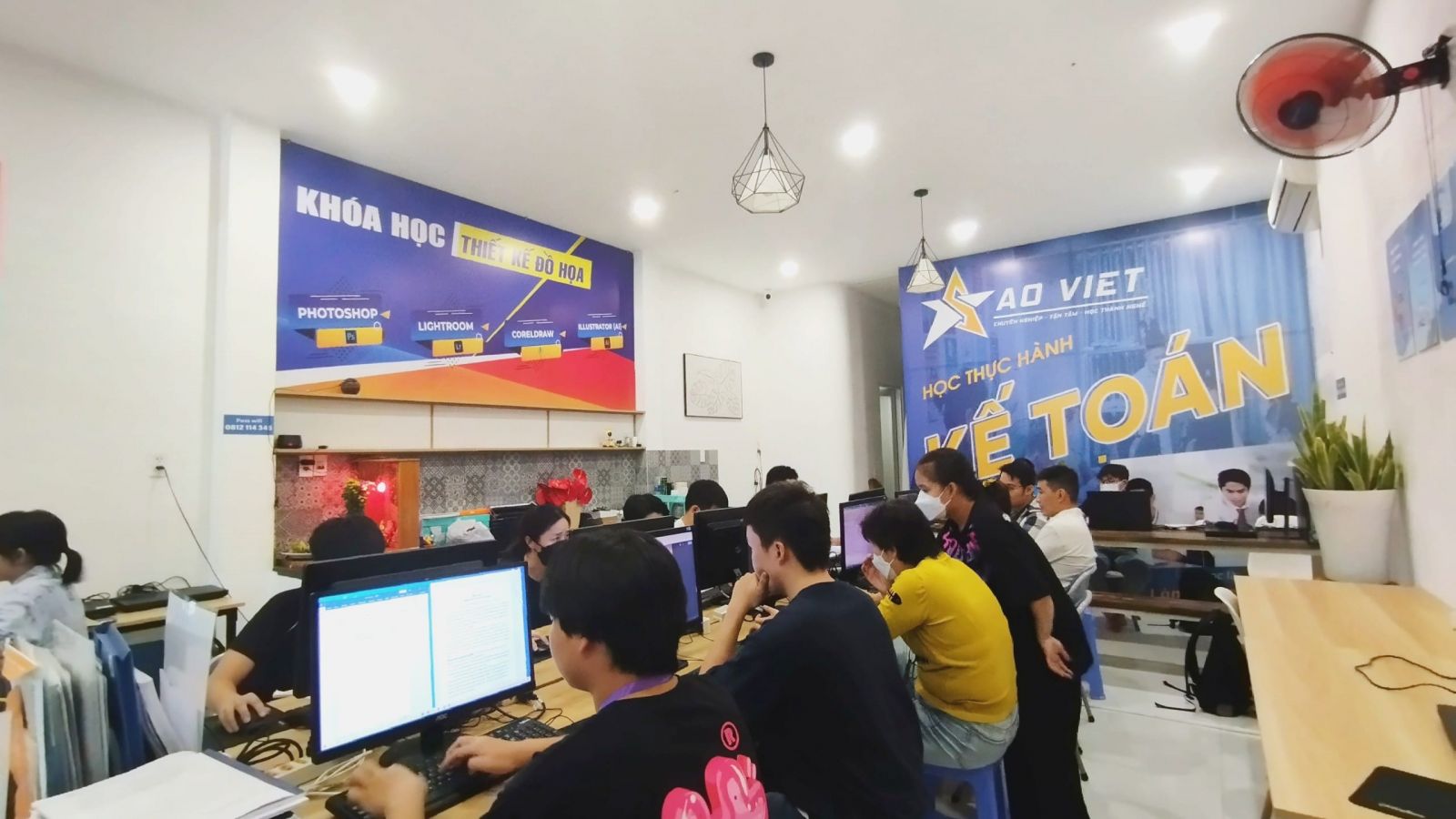 hình ảnh học viên học tại trung tâm