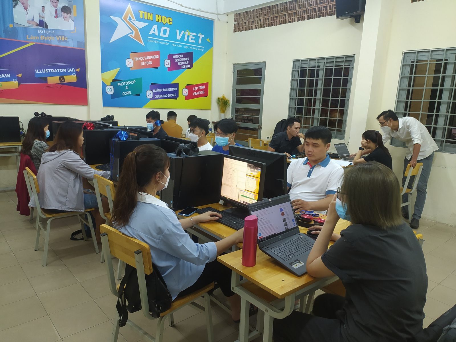 khóa học thiết kế đồ họa tại trung tâm