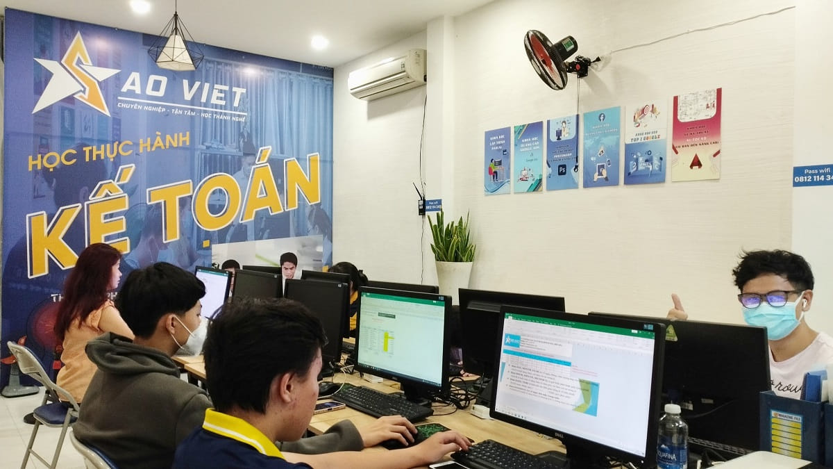 Đào tạo tin học cho người chưa biết gì tại Hoàn Kiếm