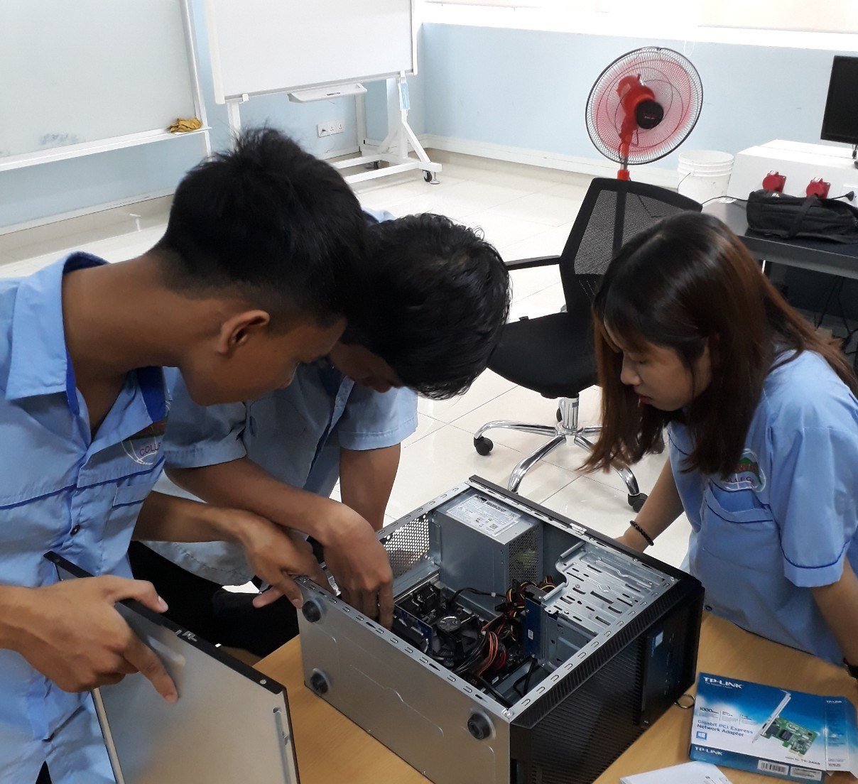 học kỹ thuật viên máy tính tại tphcm