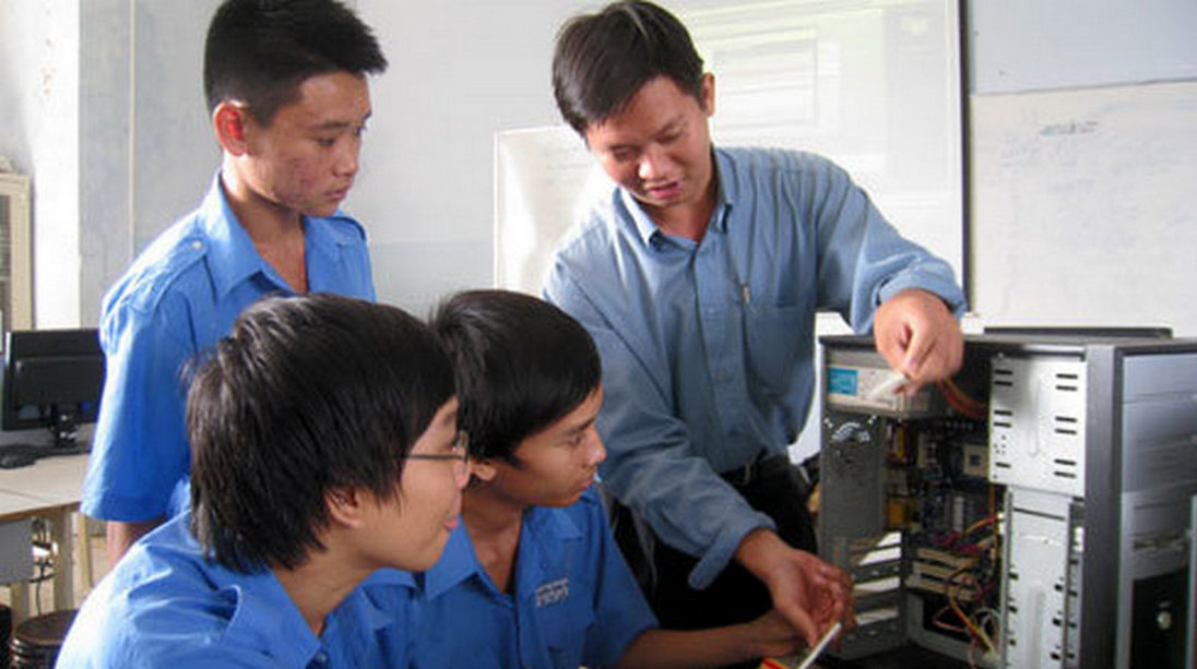 kỹ thuật viên máy tính tphcm