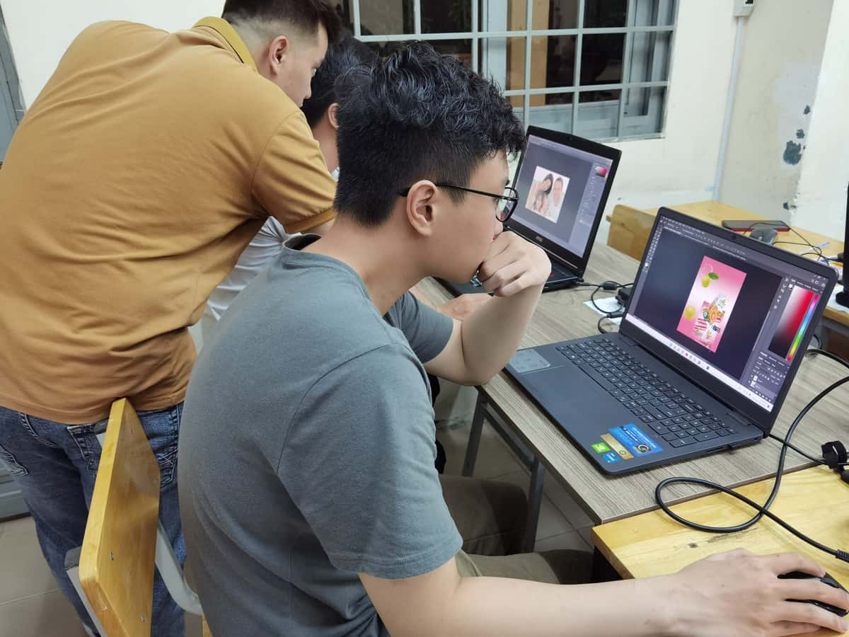 Học viên khóa học thiết kế đồ họa