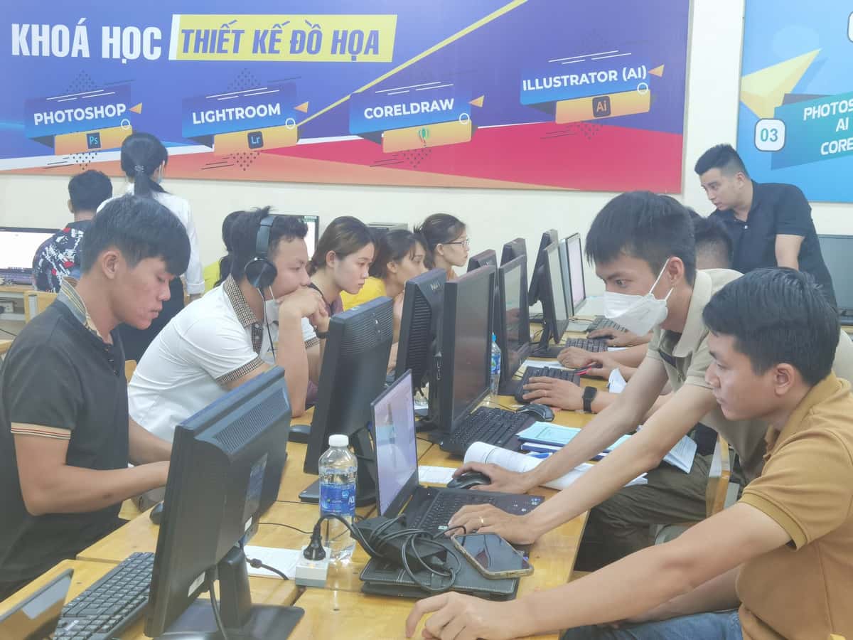 Học viên khóa học thiết kế đồ họa