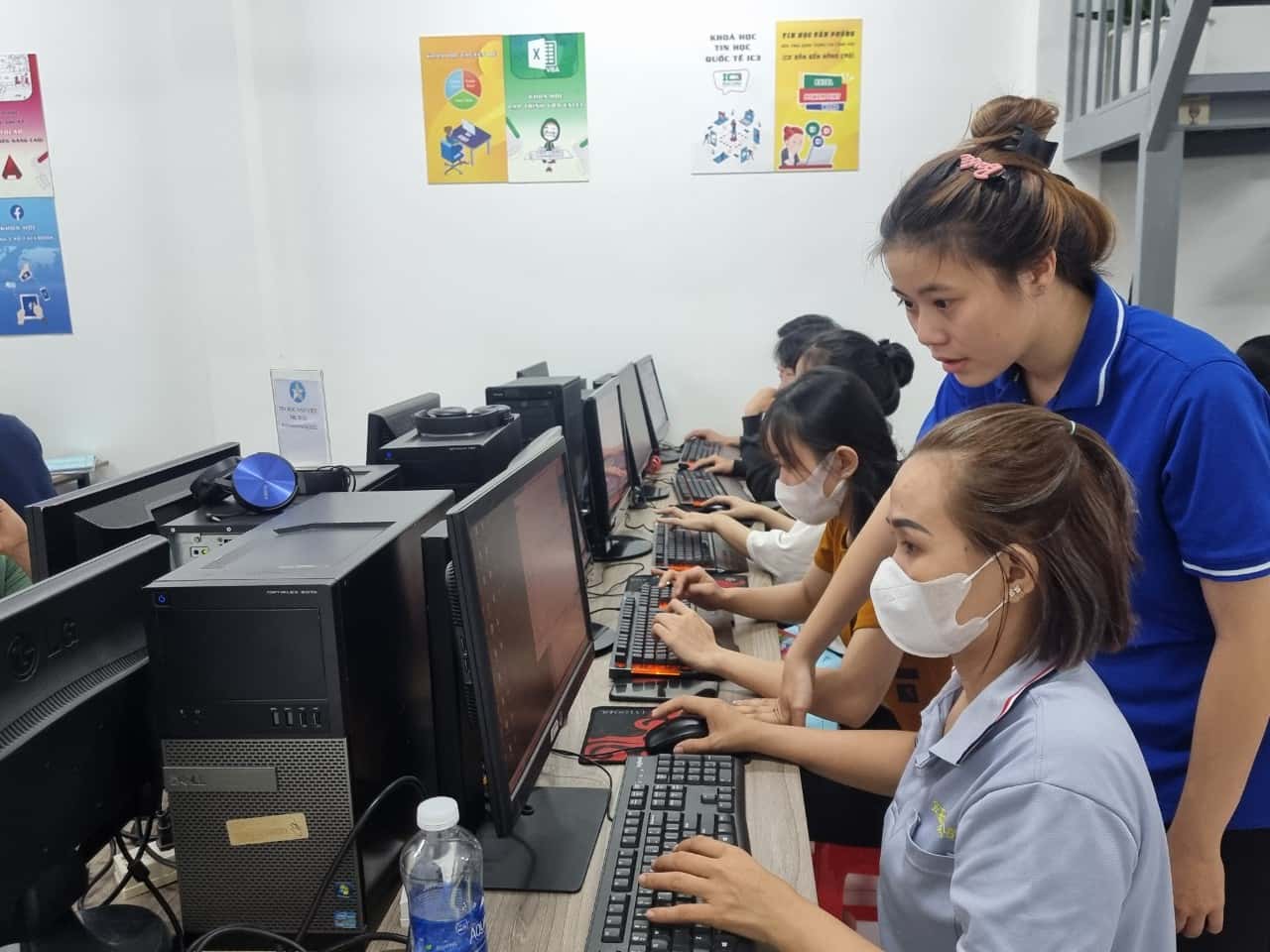 tuyển dụng giáo viên tin học văn phòng