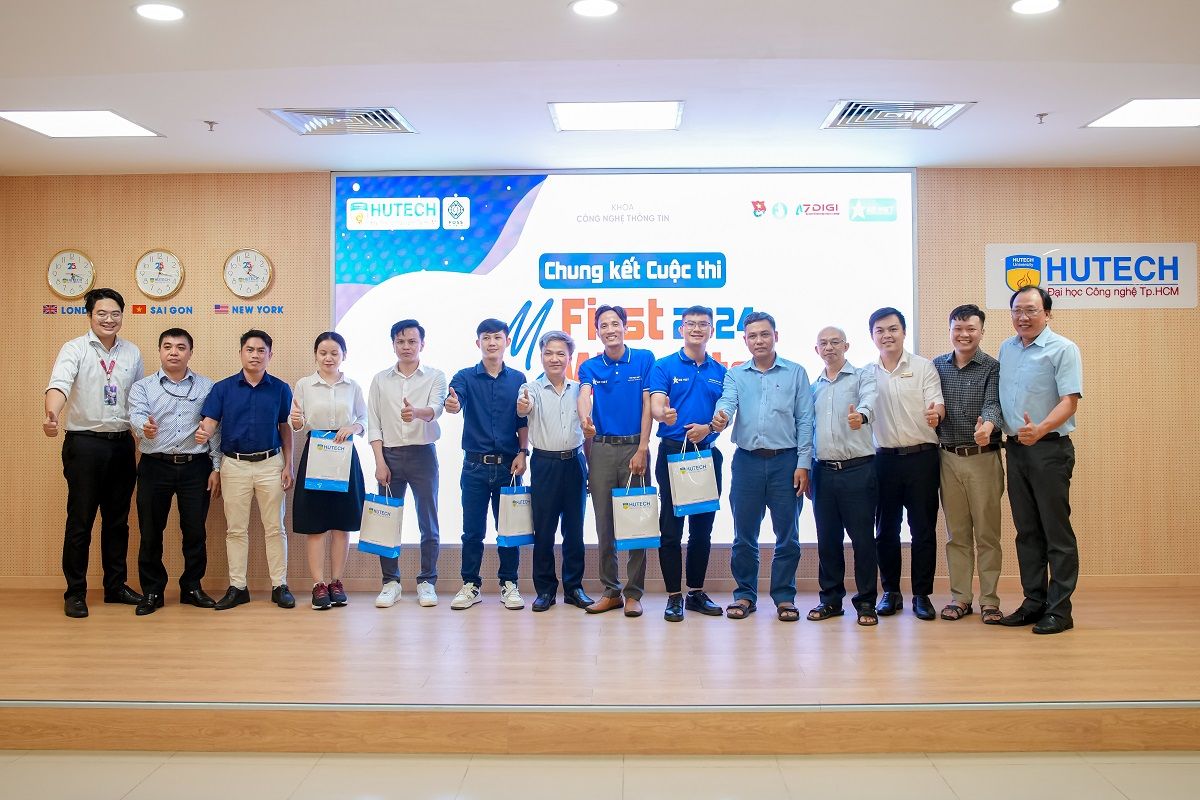 Nhận quà từ cuộc thi
