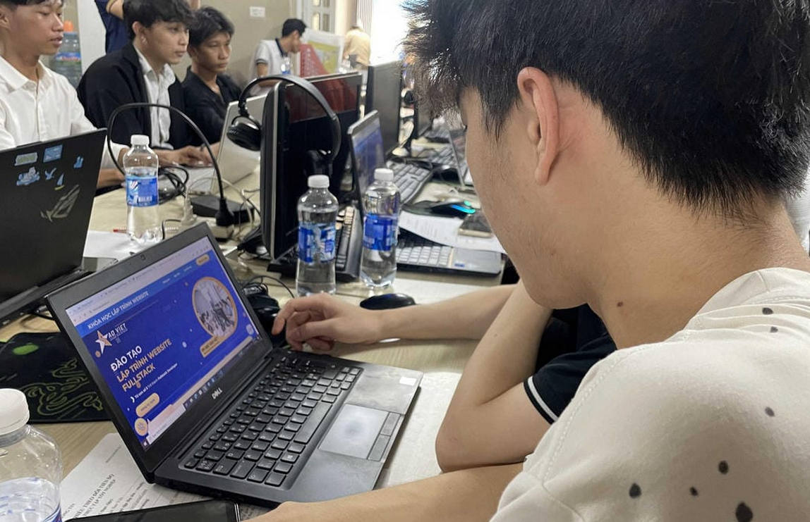 Điều Gì Khiến Trung Tâm Tin Học Sao Việt Khác Biệt