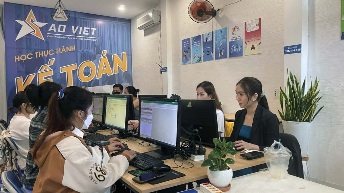 Chi phí học kế toán