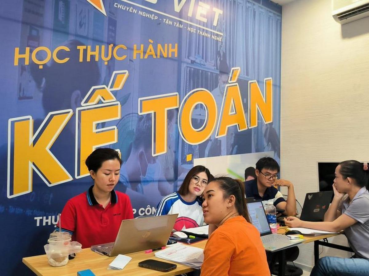 Đội Ngũ Giảng Viên Tại Trung Tâm Đào Tạo Sao Việt