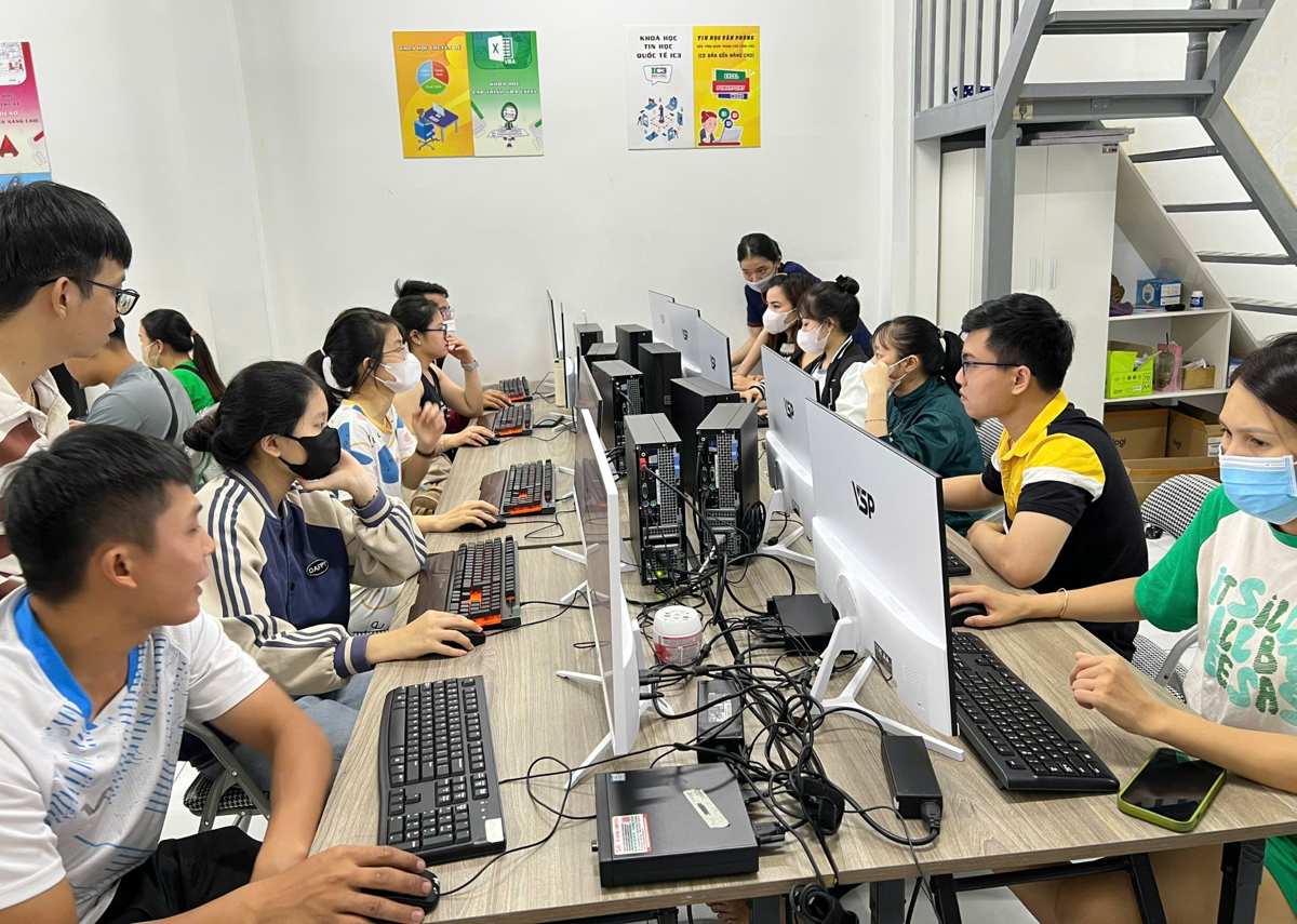 lớp học thiêt kế đồ họa tại Bình Tân