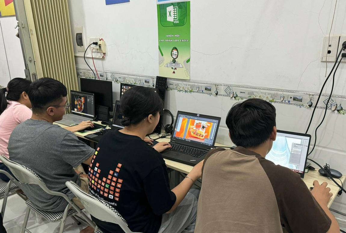 học viên thực hành vẽ coreldraw