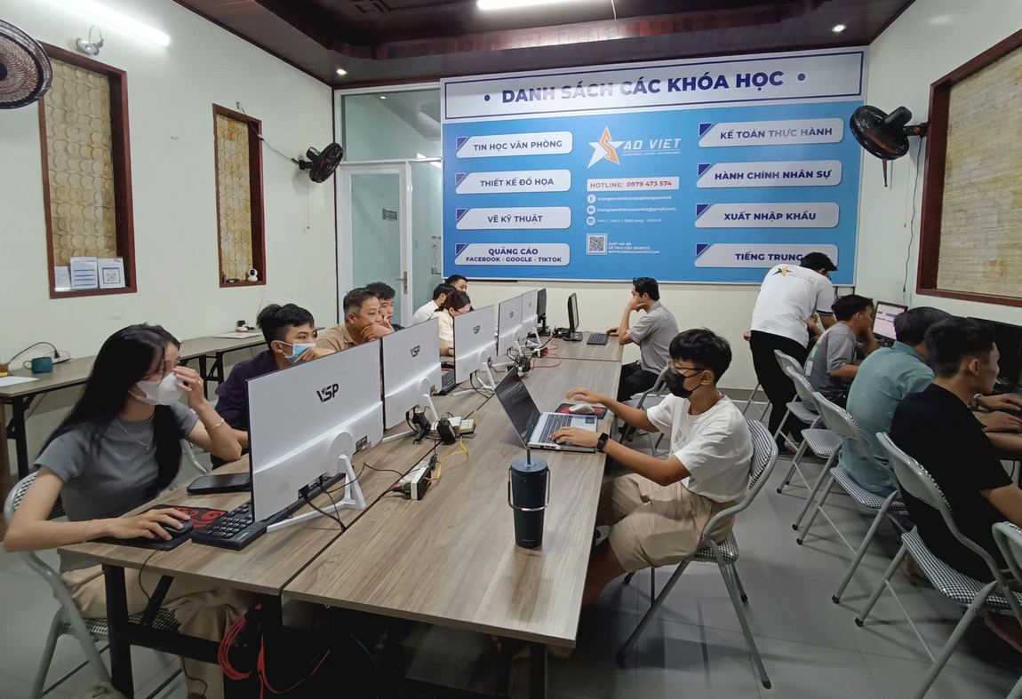Mục Tiêu Chính Trong Khóa Học Trí Tuệ Nhân Tạo Toàn Diện 2025