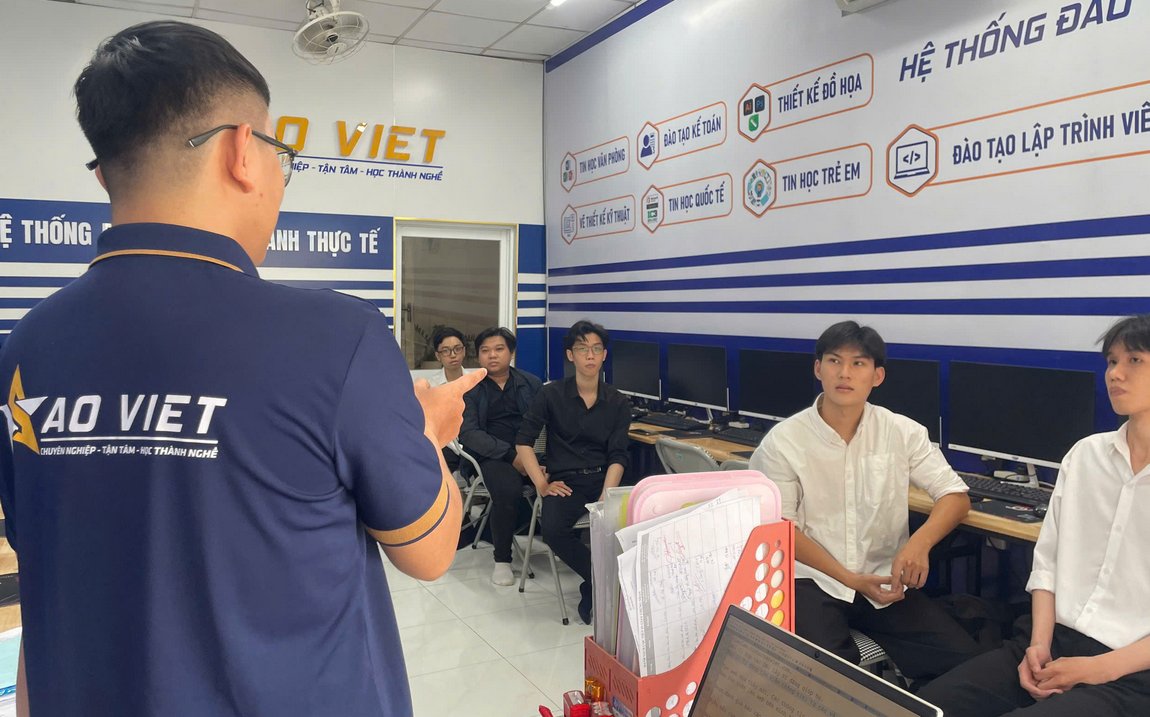 Đối Tượng Học Viên Trong Khóa Học Prompt Engineering
