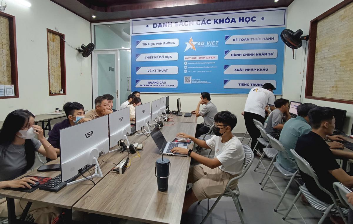 Đối Tượng Học Viên Chương Trình Đào Tạo Ứng Dụng AI Trong Doanh Nghiệp