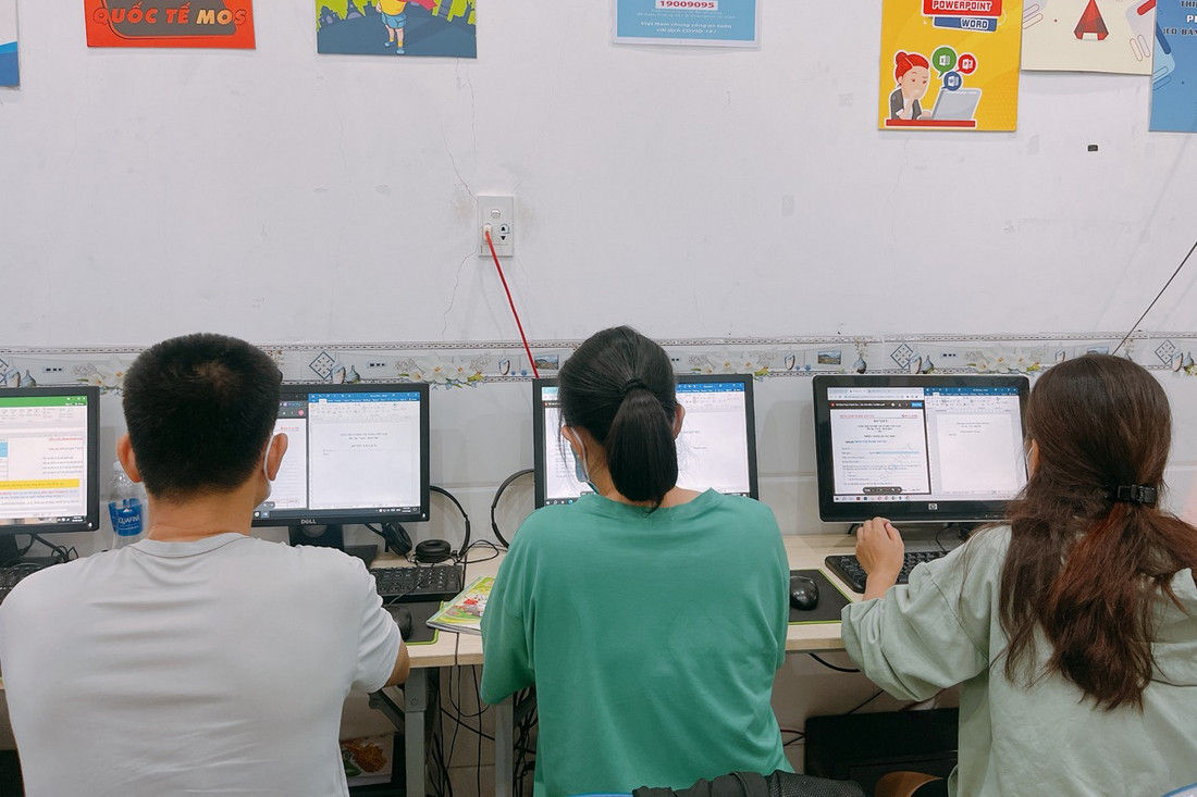 học viên trong khóa học AI ở quận 12