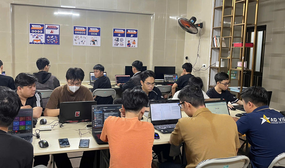 Học viên trong khóa học AI ở Thủ Dầu Một