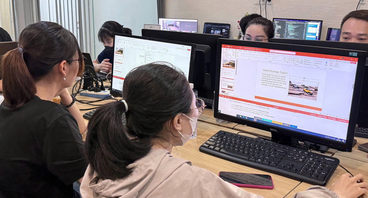 Vì Sao Nhân Viên Văn Phòng Cần Học AI Ngay Từ Năm 2025