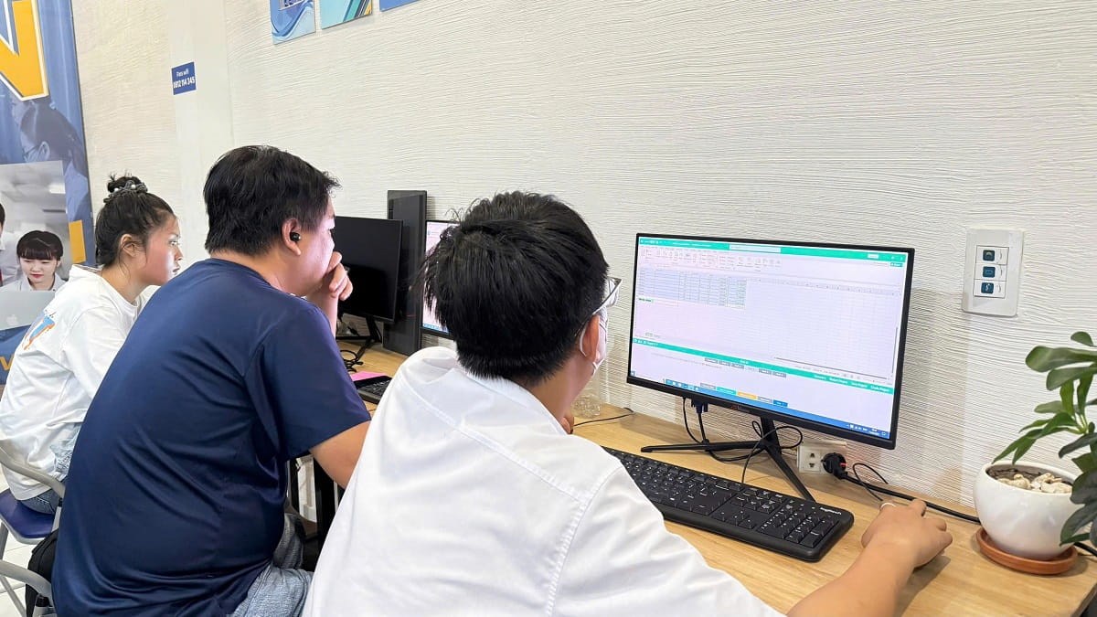 Gia sư dạy  AI cho người mới