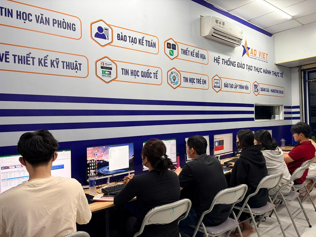Tự Học Agentic AI Cơ Bản Hay Học Tại Trung Tâm