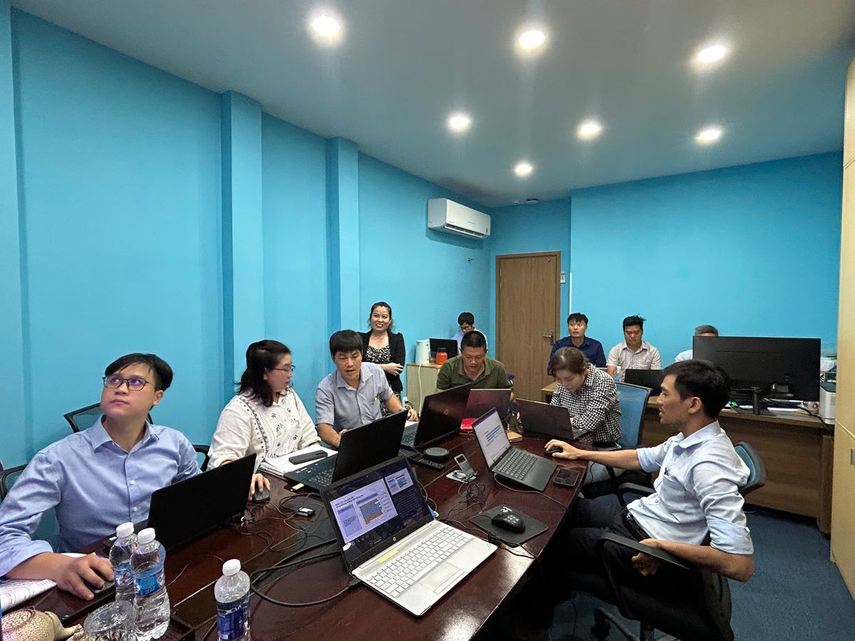 Học viên Công ty TNHH Tư vấn Thiết kế Xây dựng Nhật Minh trao đổi trong khóa đào tạo AI
