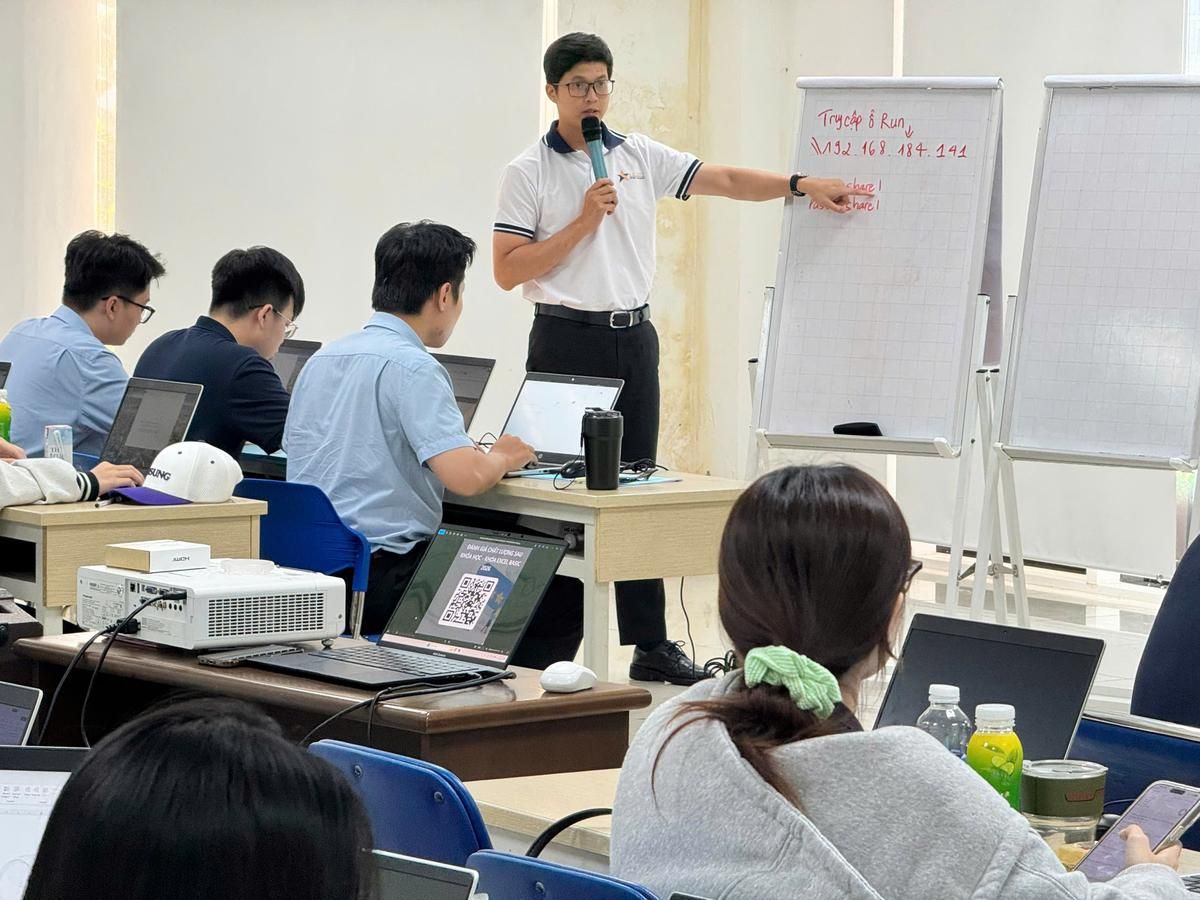 Giảng viên Tin học Sao Việt hướng dẫn Excel cho đội ngũ Hyosung Đồng Nai