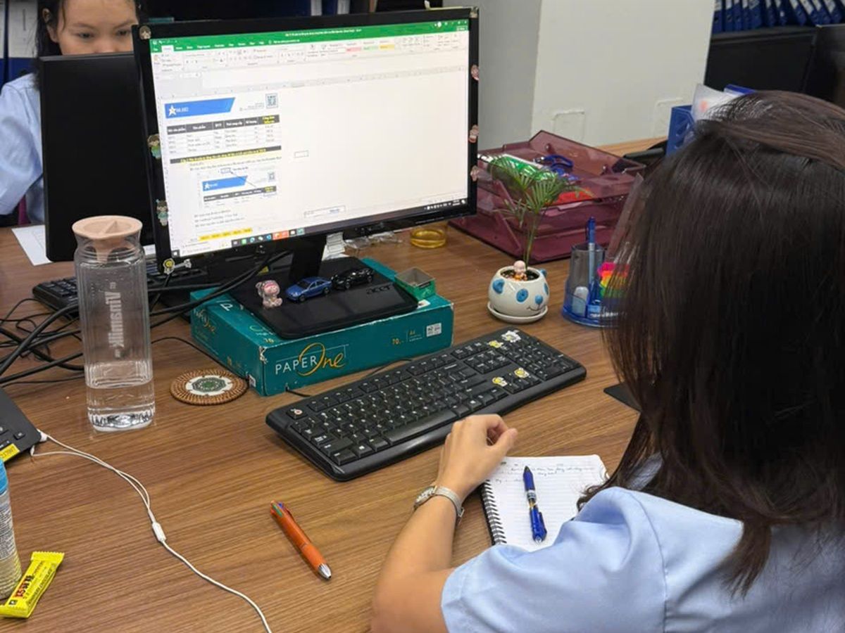 Học viên YAO-I Việt Nam thực hành Excel trên máy tính