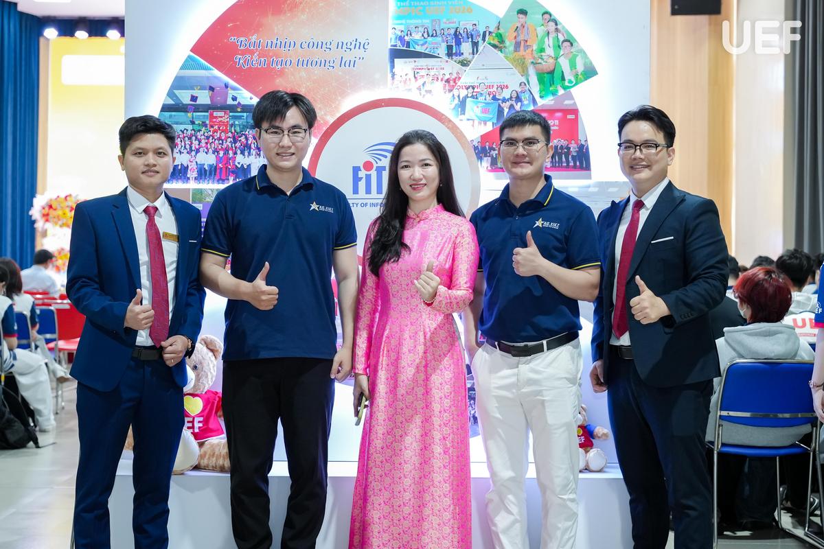 Đại diện Tin Học Sao Việt và UEF tại chương trình Init-Verse Enter the Next-Gen